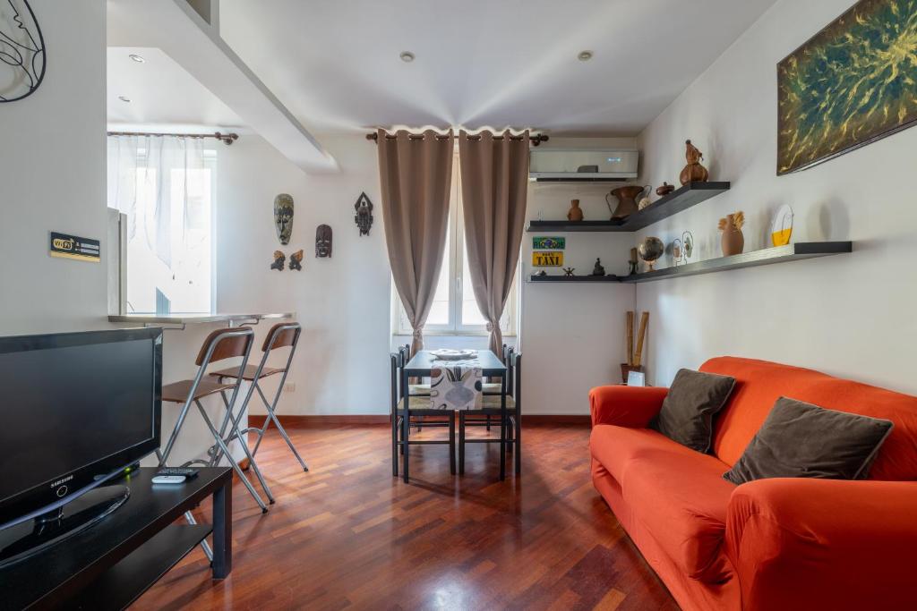 A seating area at Smart Lodging Downtown