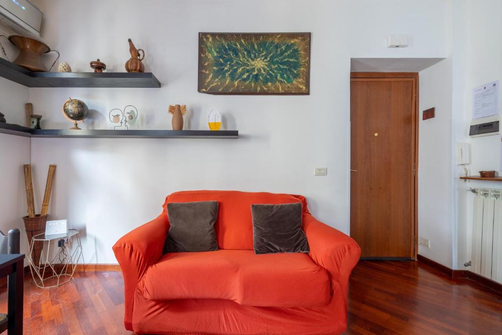 A seating area at Smart Lodging Downtown