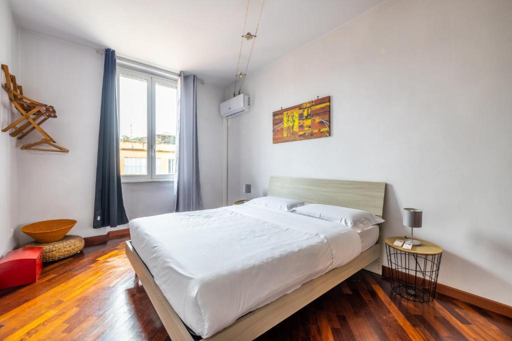 A bed or beds in a room at Smart Lodging Downtown
