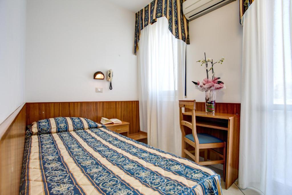 Postel nebo postele na pokoji v ubytování Hotel Genzianella