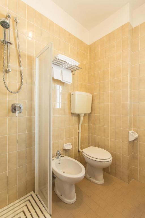 Koupelna v ubytování Hotel Genzianella