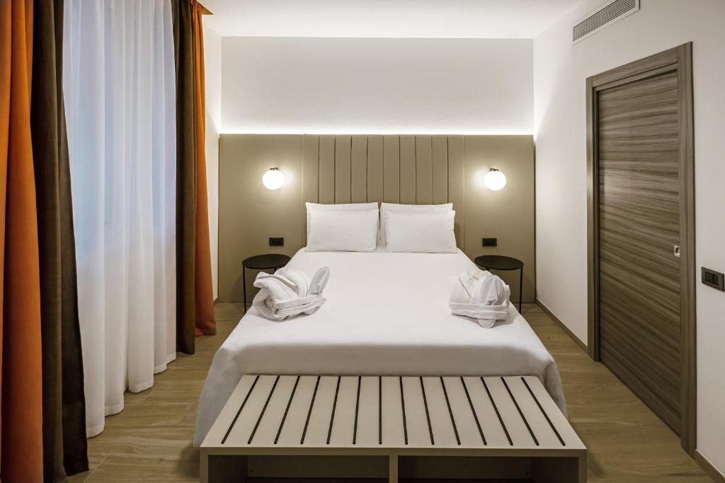 Łóżko lub łóżka w pokoju w obiekcie BB Hotels Smarthotel Duomo