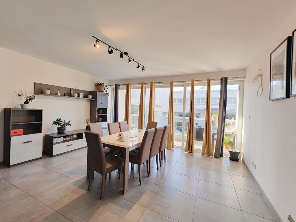 a kitchen and dining room with a table and chairs at Large Central Apartment Near Valletta & Seafront in Pieta