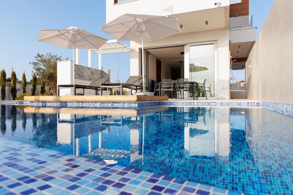 Napa Hills Seaview Villas - Iris