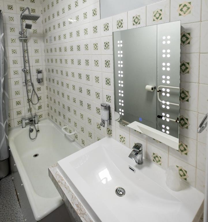 Royal Lion Hotel - Budget Single Room