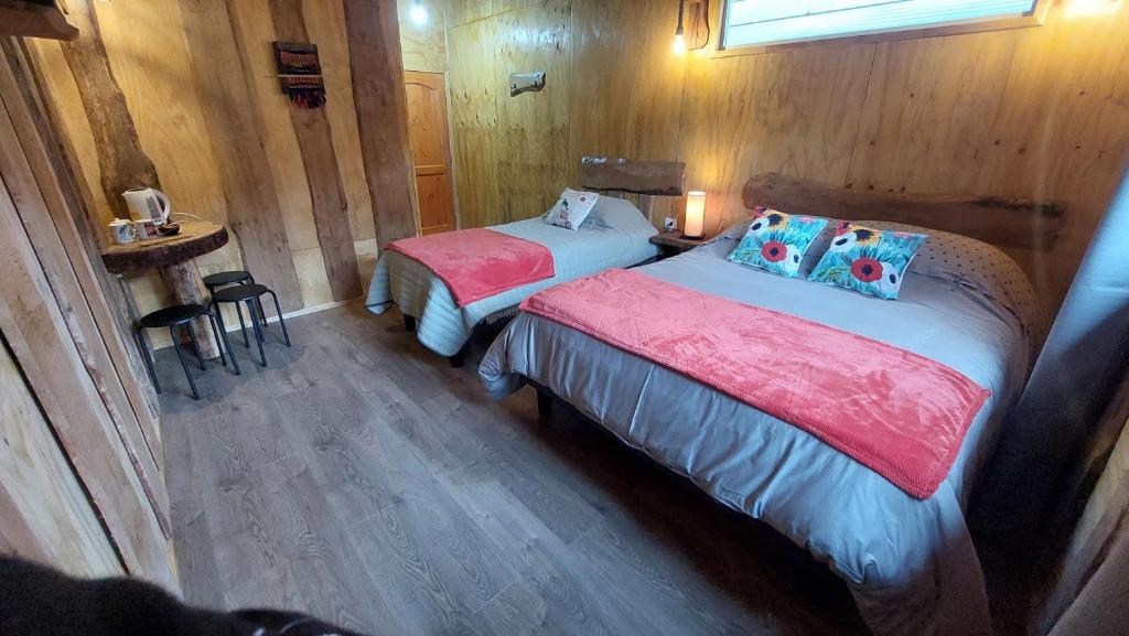 Postel nebo postele na pokoji v ubytování Cabañas & Habitaciones Del Alto