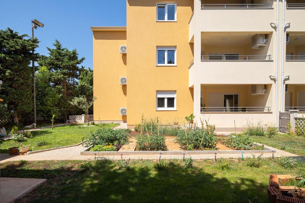 Ogród w obiekcie Apartment J&E