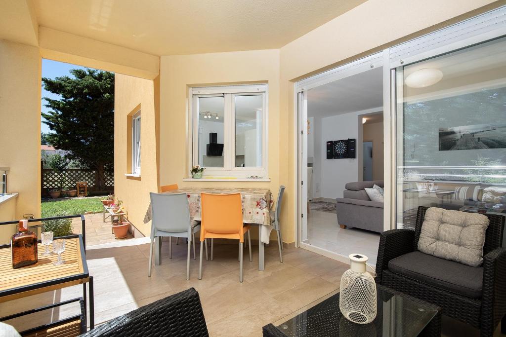 Część wypoczynkowa w obiekcie Apartment J&E