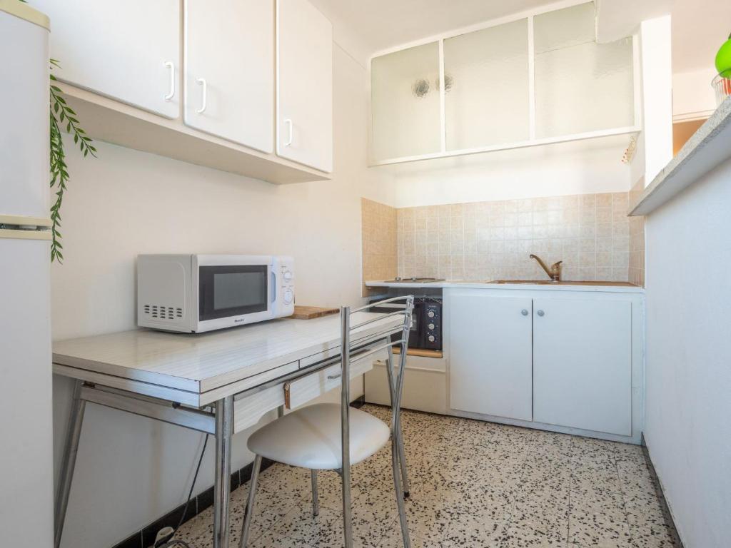 Kuhinja oz. manj&scaron;a kuhinja v nastanitvi Apartment Etoile de Mer by Interhome