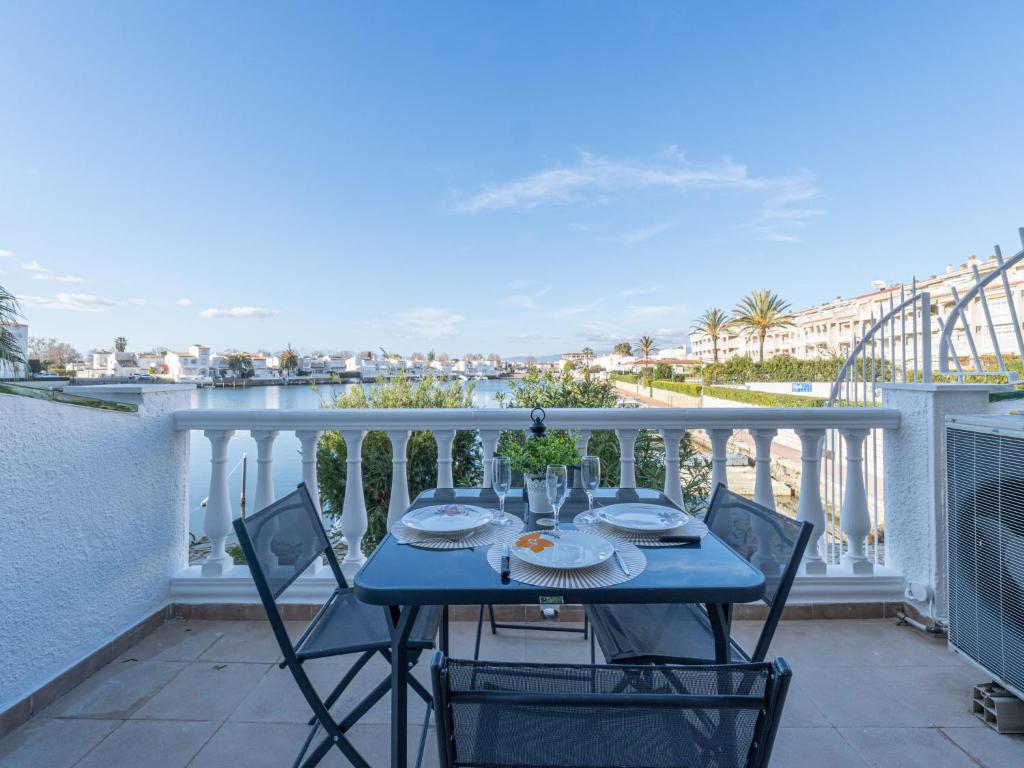 Apartment Sant Maurici by Interhome