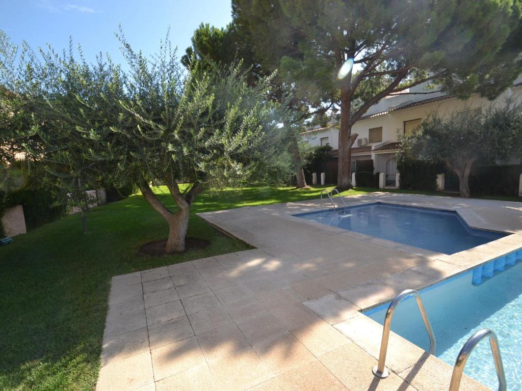 Bazén v ubytovaní Holiday Home Raquel by Interhome alebo v jeho blízkosti
