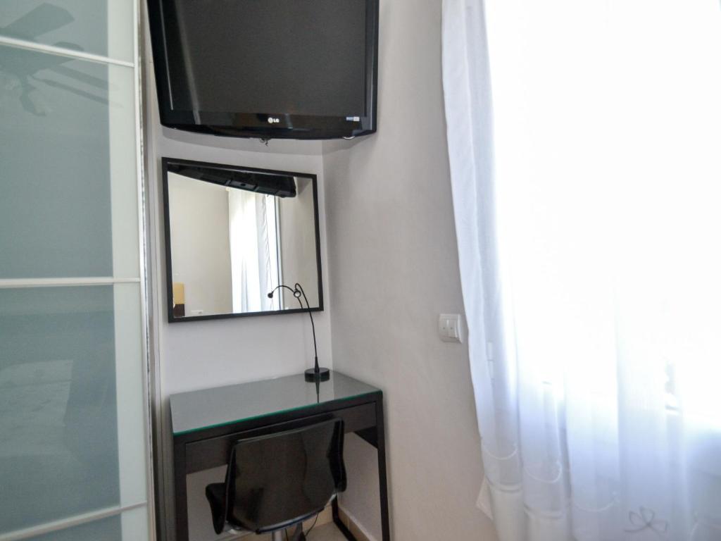 Televízia a/alebo spoločenská miestnosť v ubytovaní Holiday Home Raquel by Interhome