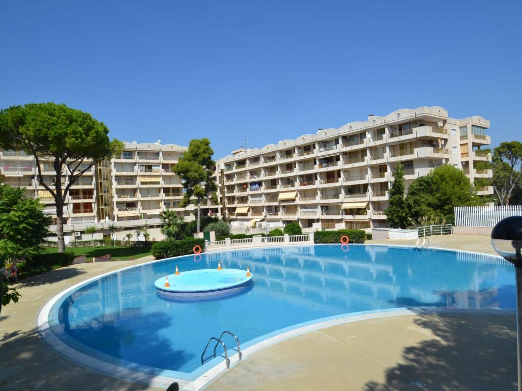 Bazén v ubytování Apartment Catalunya by Interhome nebo v jeho okolí