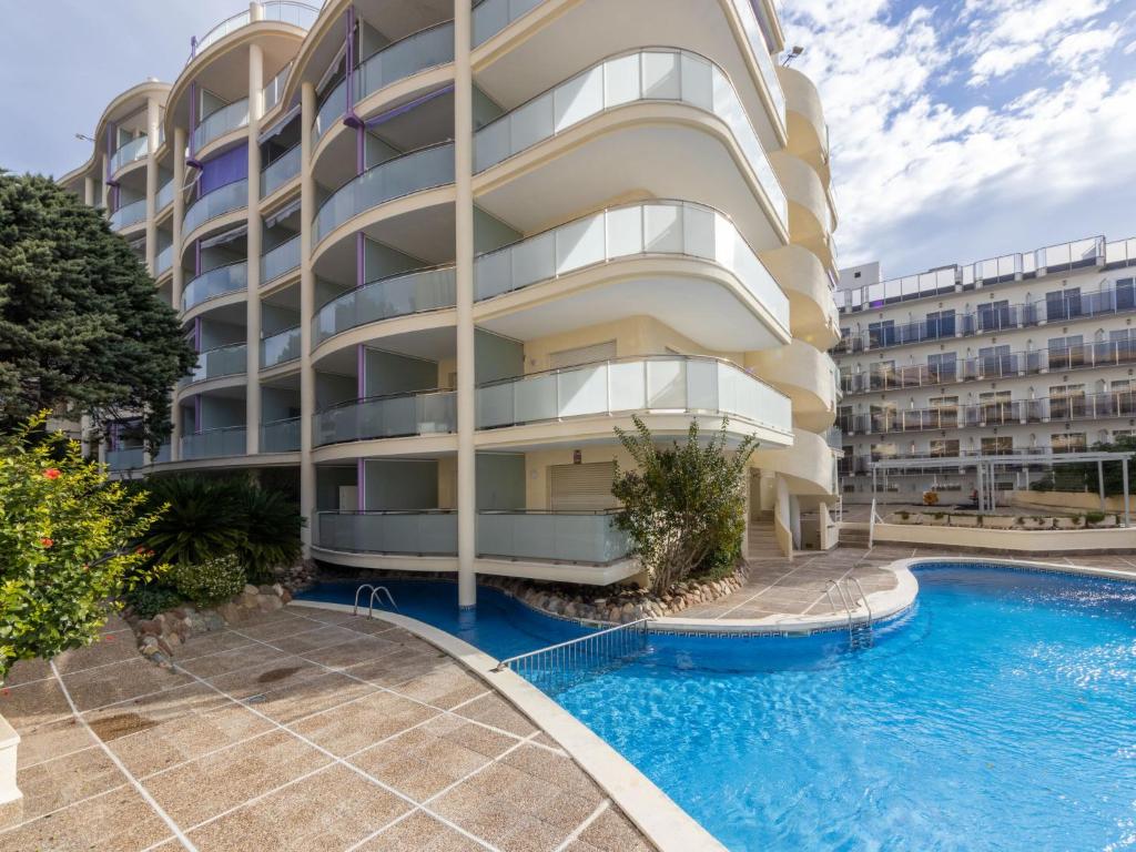 Bazén v ubytování Studio Calafont by Interhome nebo v jeho okolí
