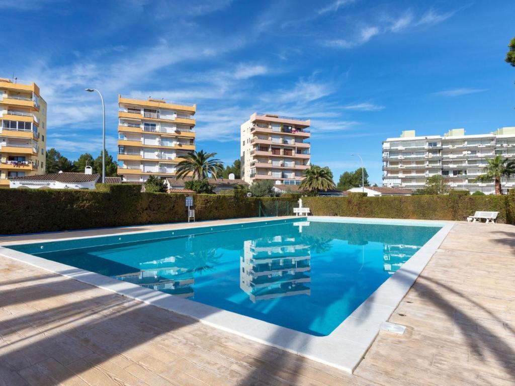 Bazén v ubytovaní Apartment Miami Palace by Interhome alebo v jeho blízkosti