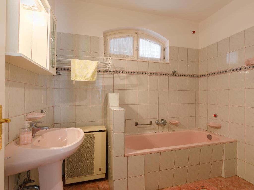 Zdjęcie z galerii obiektu Apartment Bella 01 by Interhome w mieście Balatonlelle
