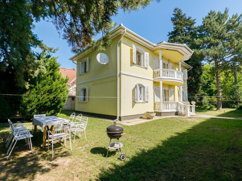 Zdjęcie z galerii obiektu Apartment Bella 02 by Interhome w mieście Balatonlelle
