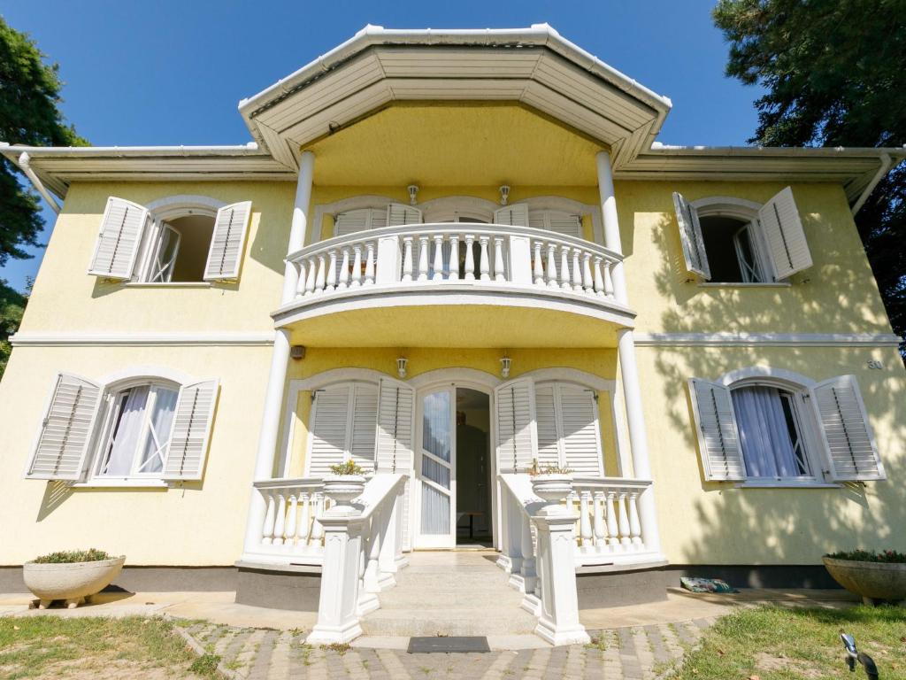 Zdjęcie z galerii obiektu Apartment Bella 02 by Interhome w mieście Balatonlelle