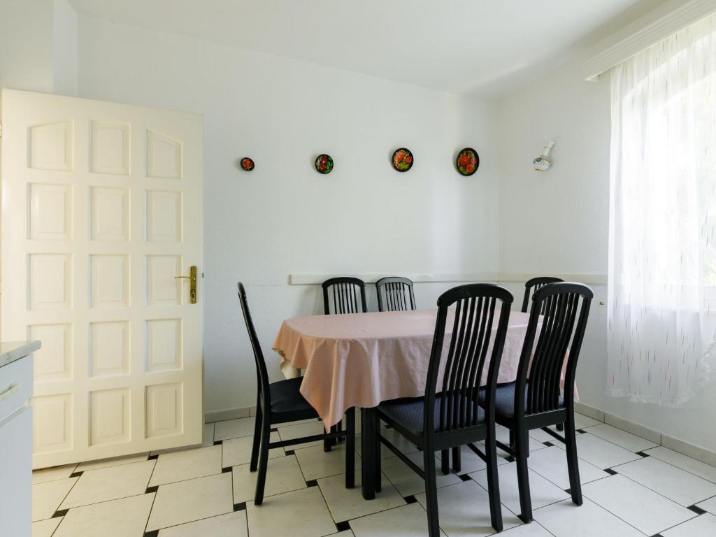 Zdjęcie z galerii obiektu Apartment Bella 02 by Interhome w mieście Balatonlelle