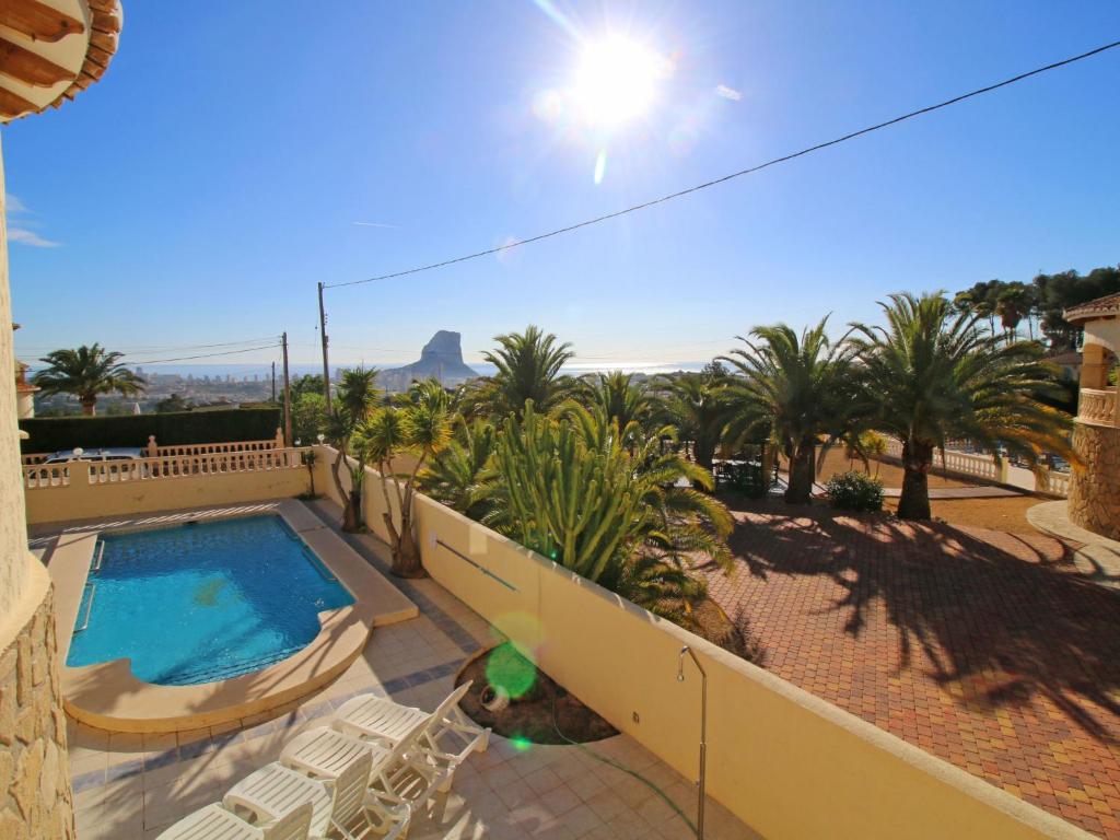 The swimming pool at or close to Holiday Home Cucarres by Interhome
