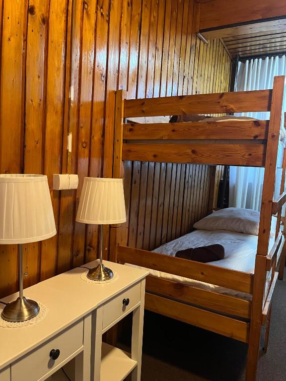 Postel nebo postele na pokoji v ubytování SCHRONISKO GOŚCINIEC RÓWNICA