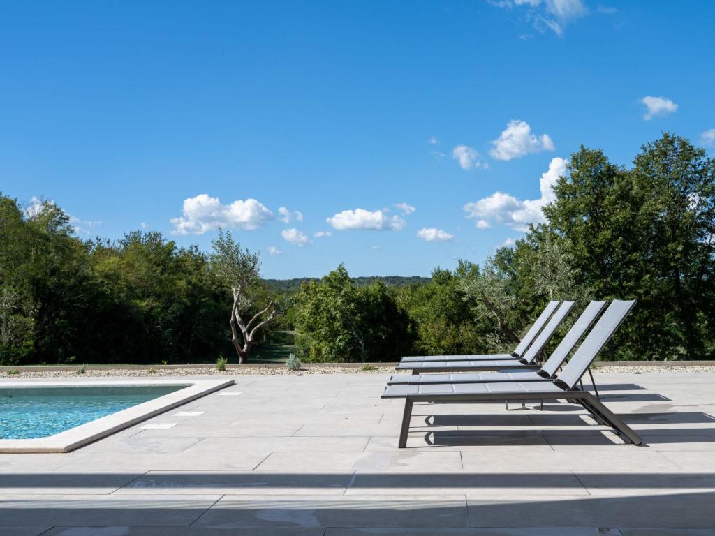 Basen w obiekcie Holiday Home Villa Sonia by Interhome lub w pobliżu