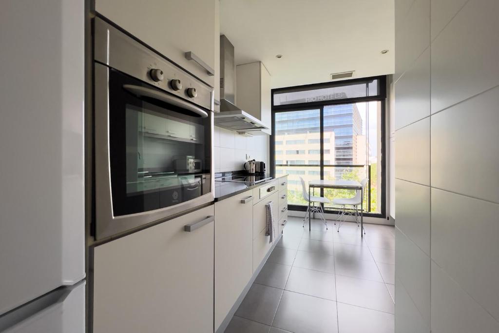 Kuchyňa alebo kuchynka v ubytovaní chicStays Apartment Ciutadella Park