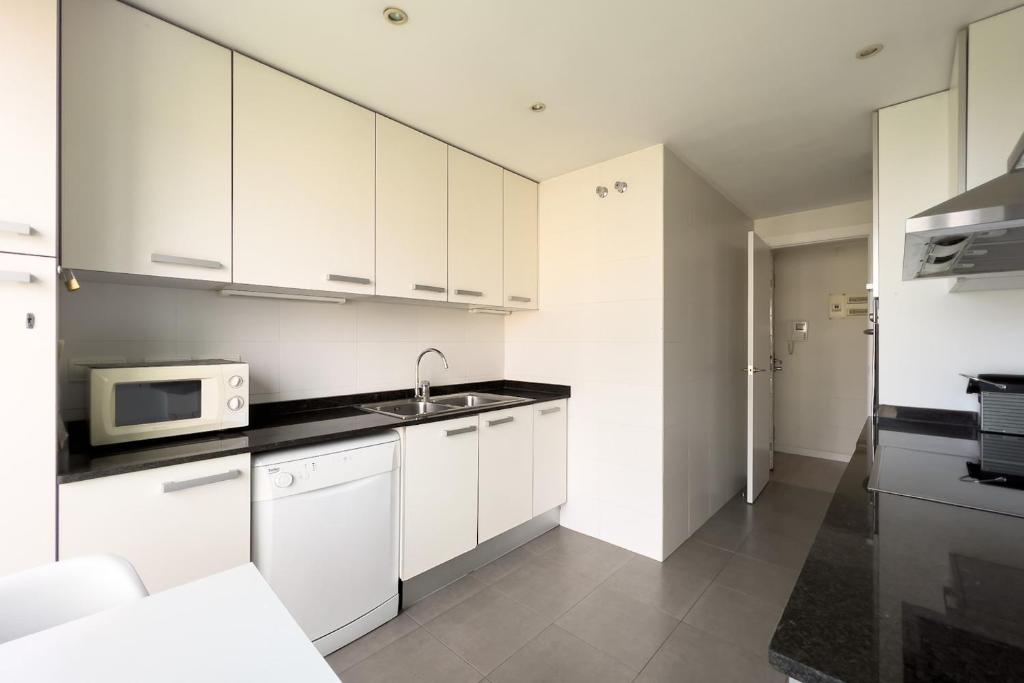 Kuchyňa alebo kuchynka v ubytovaní chicStays Apartment Ciutadella Park