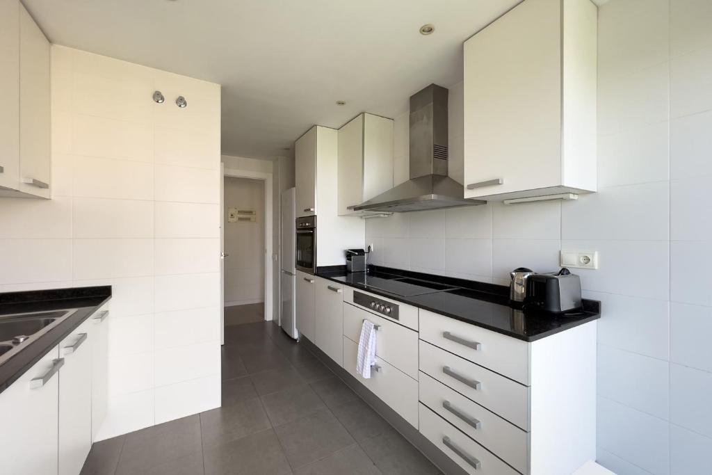 Kuchyňa alebo kuchynka v ubytovaní chicStays Apartment Ciutadella Park