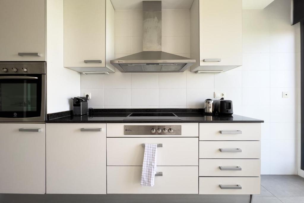 Kuchyňa alebo kuchynka v ubytovaní chicStays Apartment Ciutadella Park