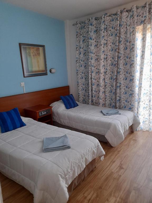 Postel nebo postele na pokoji v ubytování Onisillos Hotel