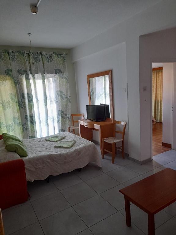Postel nebo postele na pokoji v ubytování Onisillos Hotel