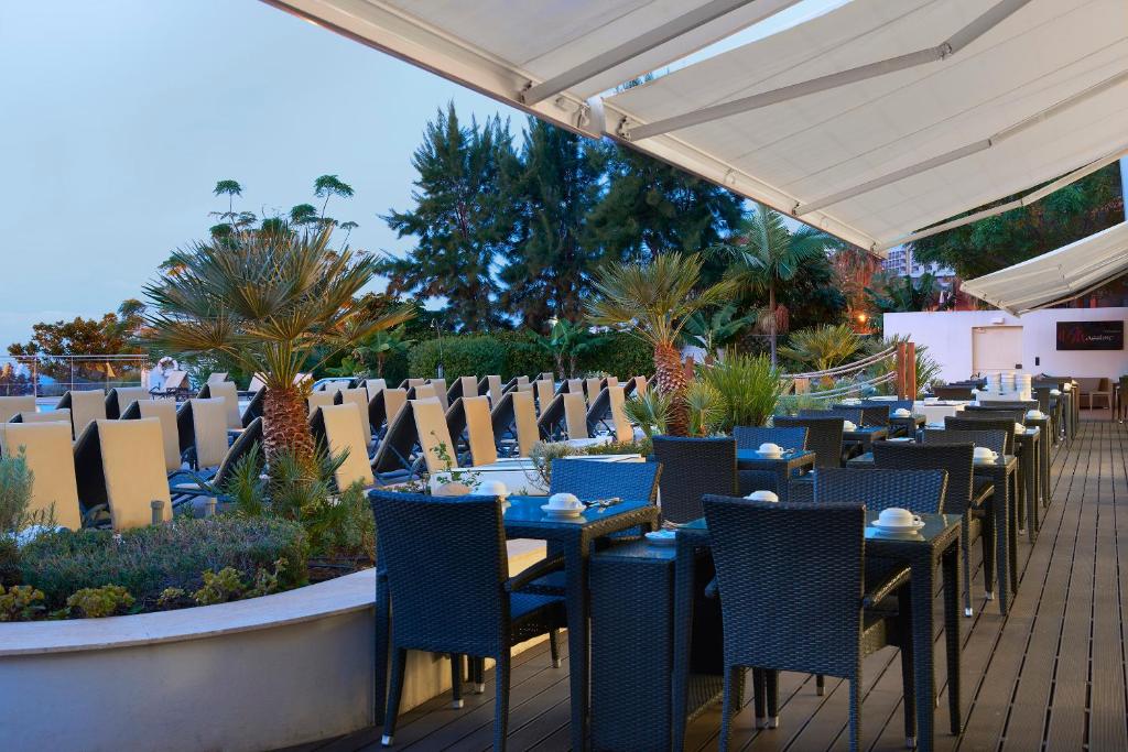 Restaurace v ubytování Melia Madeira Mare