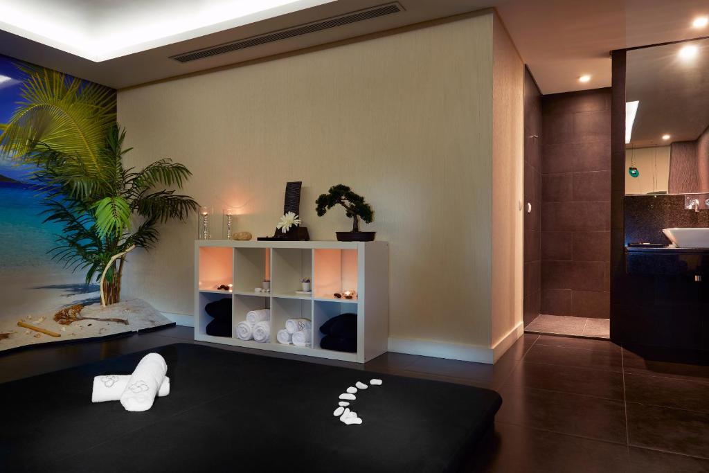 Postel nebo postele na pokoji v ubytování Melia Madeira Mare