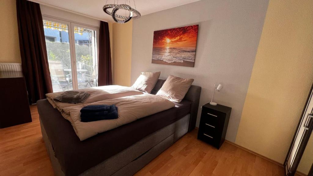 a bedroom with a bed in a room with a window at Apartment centrally located in the Rhine-Main area in Riedstadt