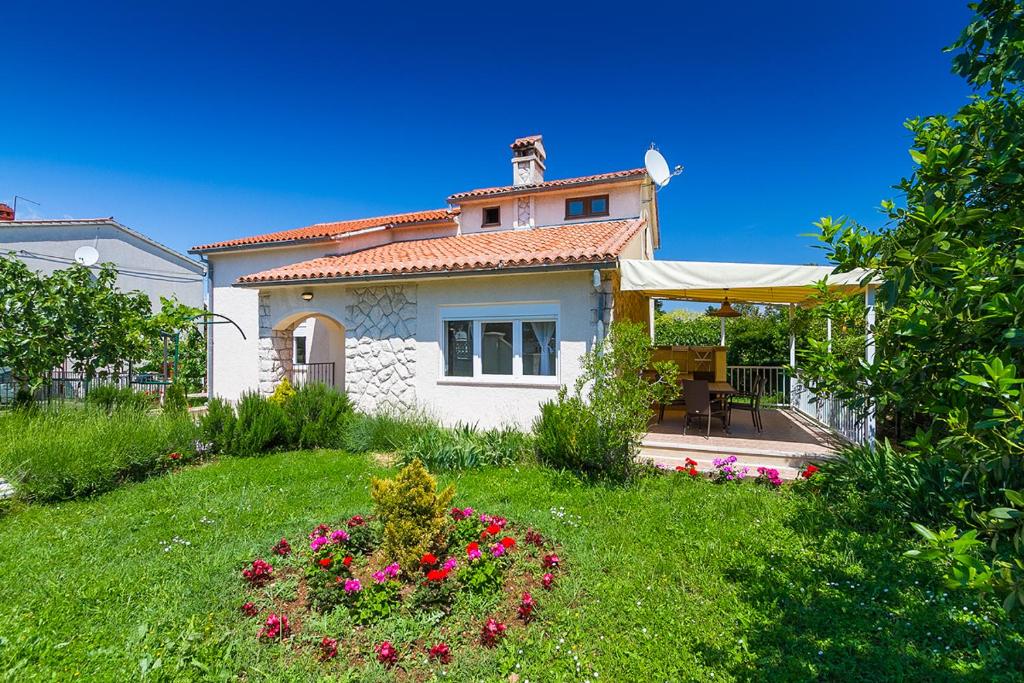 Zahrada ubytování Im Jahr 2014 renoviertes Ferienhaus 400 Meter zum Strand