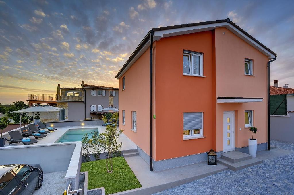 Top Villa mit privatem Pool, WLAN, Sonnenliegen, Terrasse und eigenem Grillbereich