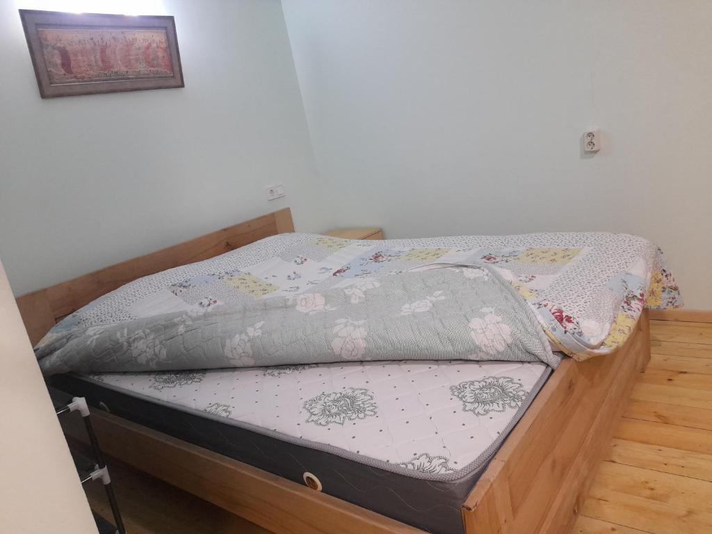 Postel nebo postele na pokoji v ubytování Gardens in Vake, Tbilisi