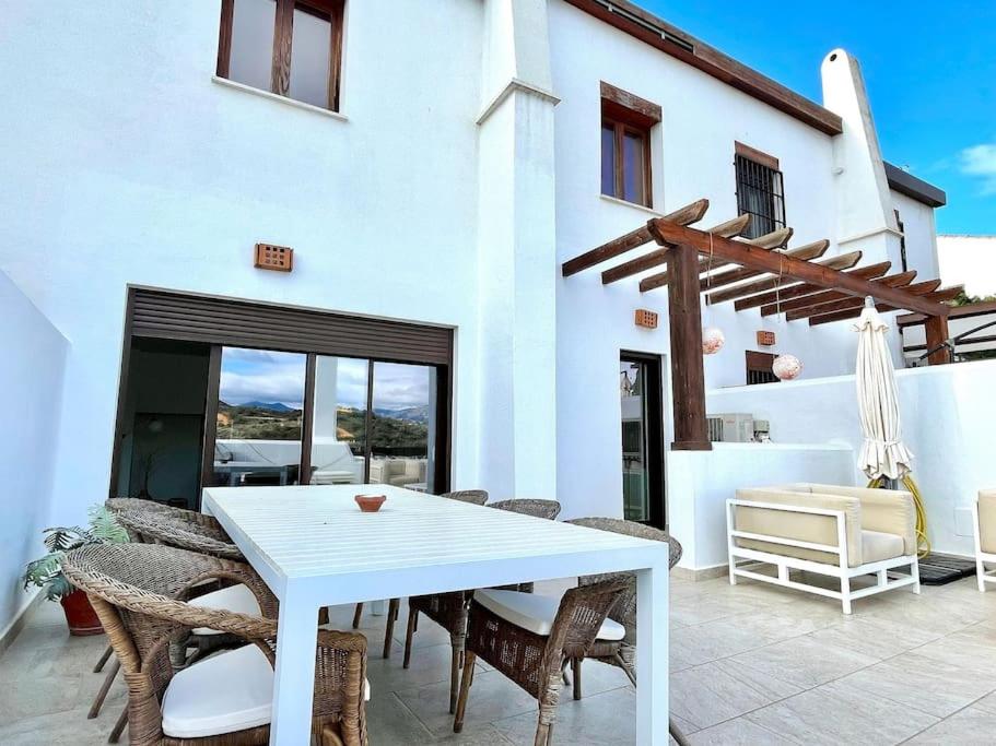Balkón alebo terasa v ubytovaní NaviGolf La Cala de Mijas, Scandinavian style 3 bed Townhouse by Solrentspain.