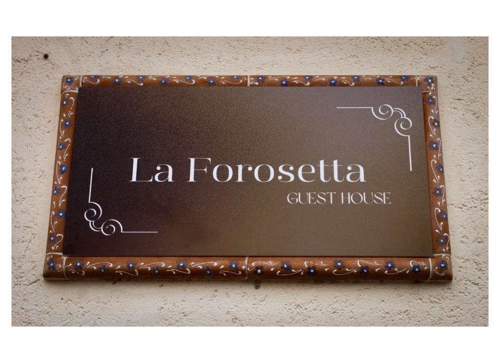 a sign that says la fortesqueitution on a wall at La Forosetta Guest House in Norcia