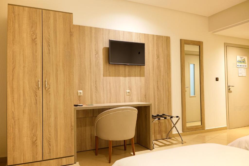 TV a/nebo společenská místnost v ubytování Hotel El Djenina