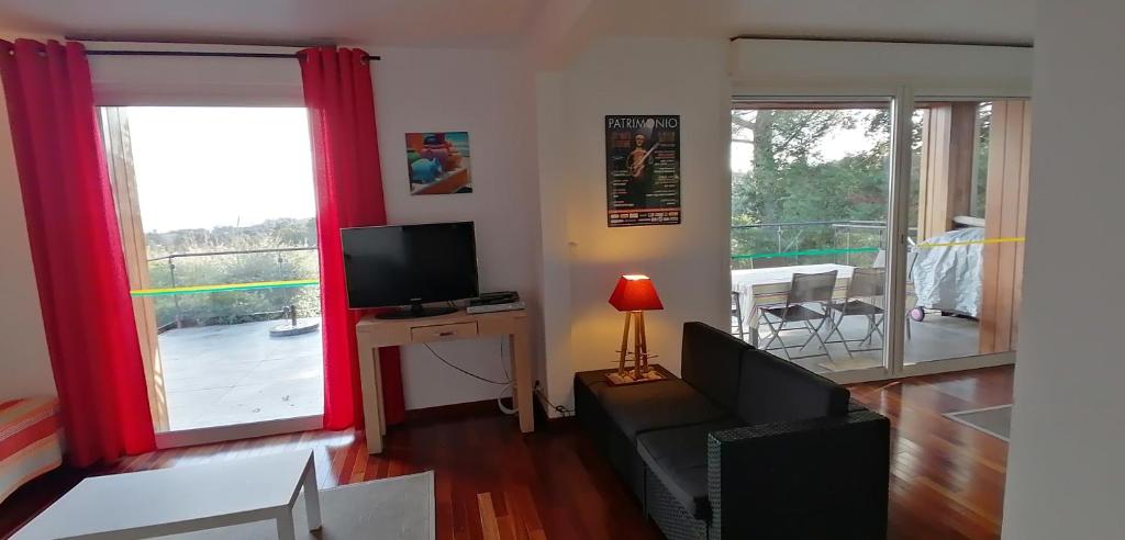 TV a/nebo společenská místnost v ubytování VILLA ANGELINI