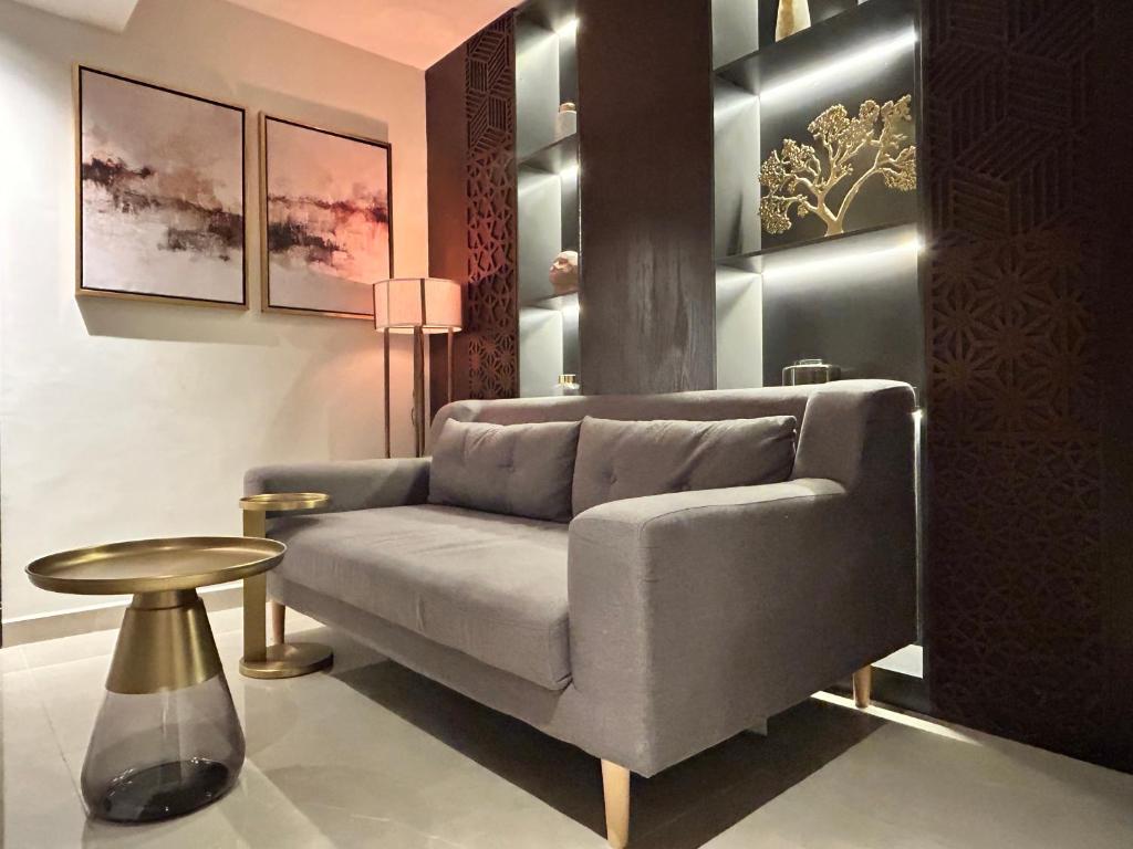 Tajreed Suites - Deluxe King Suite