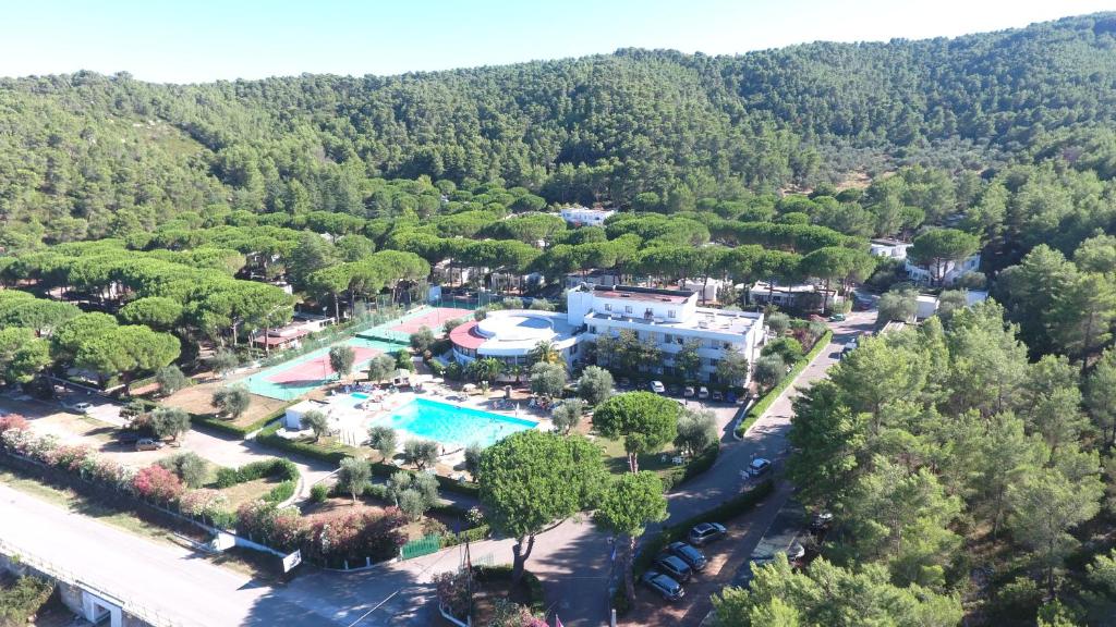 Bazen u ili blizu objekta Hotel Mira