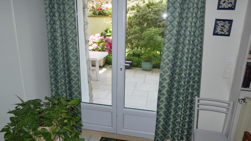 Vonkajšia záhrada v ubytovaní Gite aux Minimes - Au jardin des alouettes