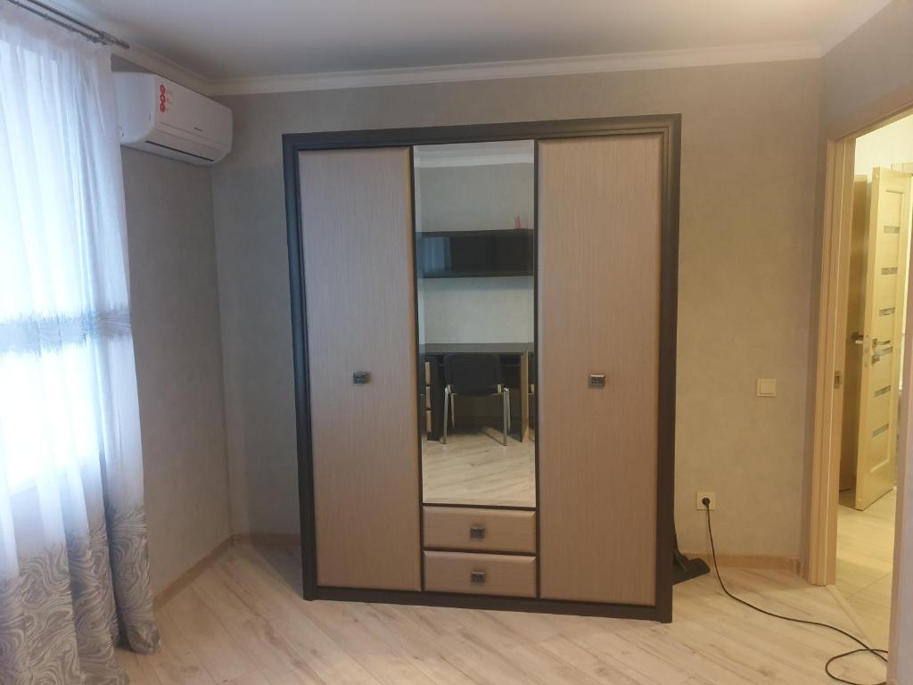 a large mirror in the corner of a room at Apartament Vasilya Porika 48 Street Vinnitsya in Vinnytsya