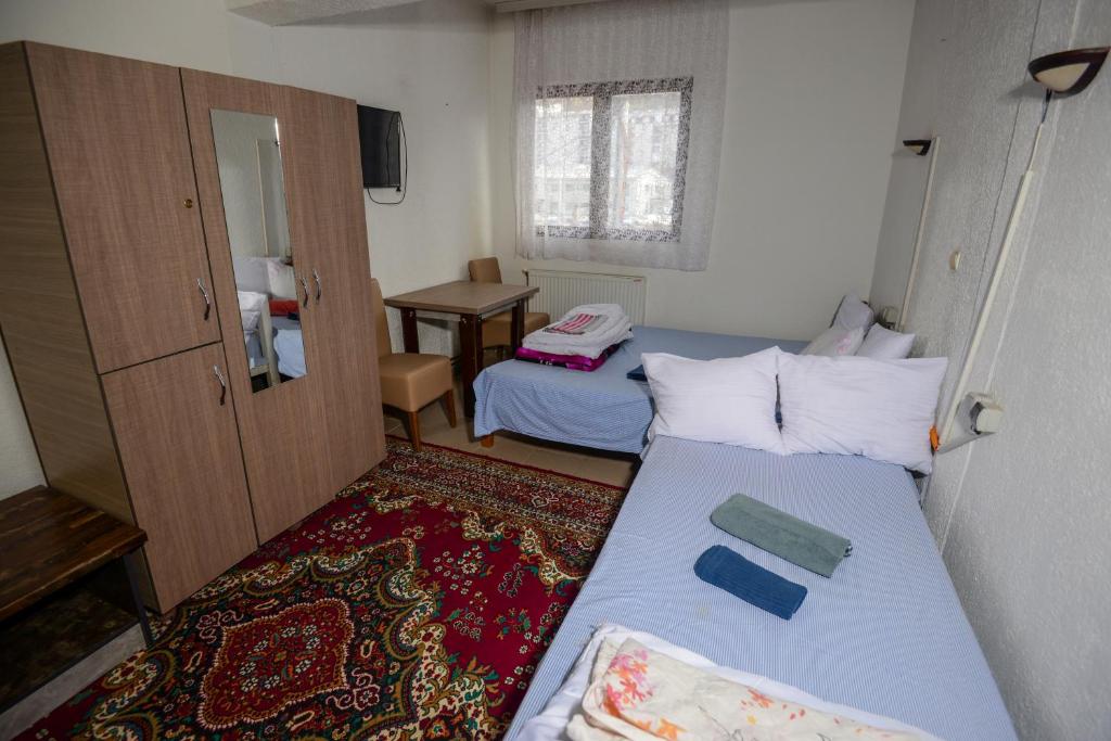 a small room with a bed and a table at Hotel Hiking in Donja Ljuža