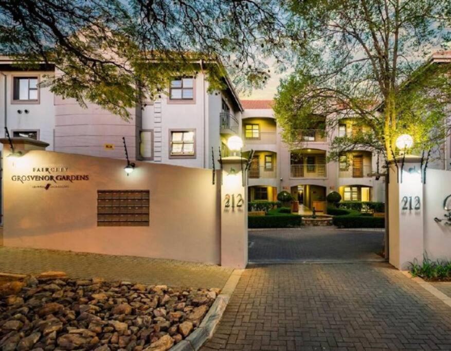 Cozy Hatfield Studio Apartment, Pretoria (updated prices 2024)