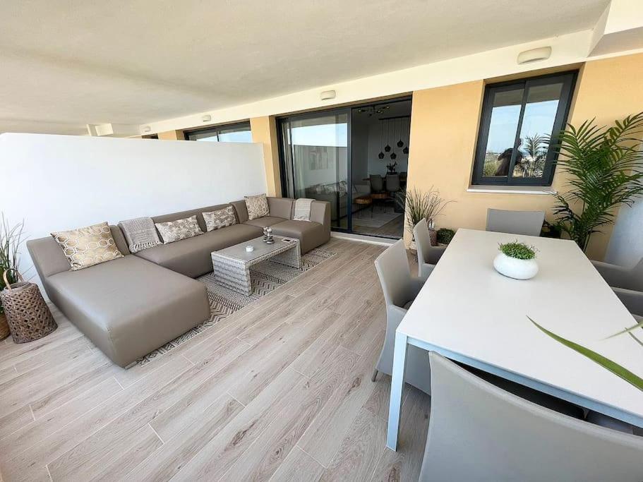 Posedenie v ubytovaní Apartment One80 in Estepona