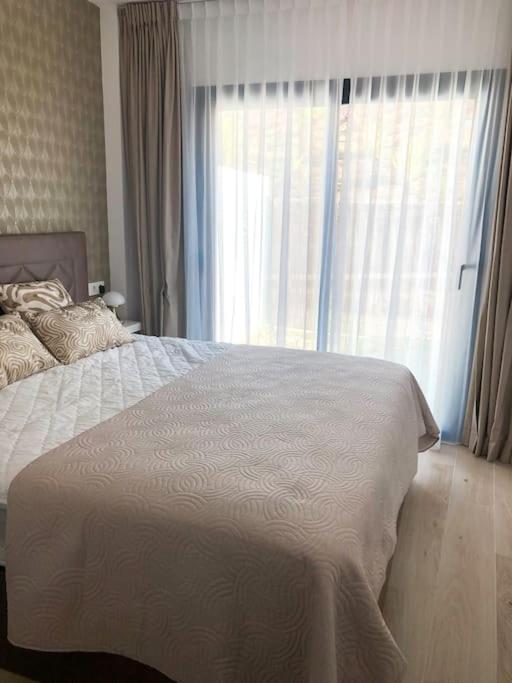 Posteľ alebo postele v izbe v ubytovaní Apartment One80 in Estepona